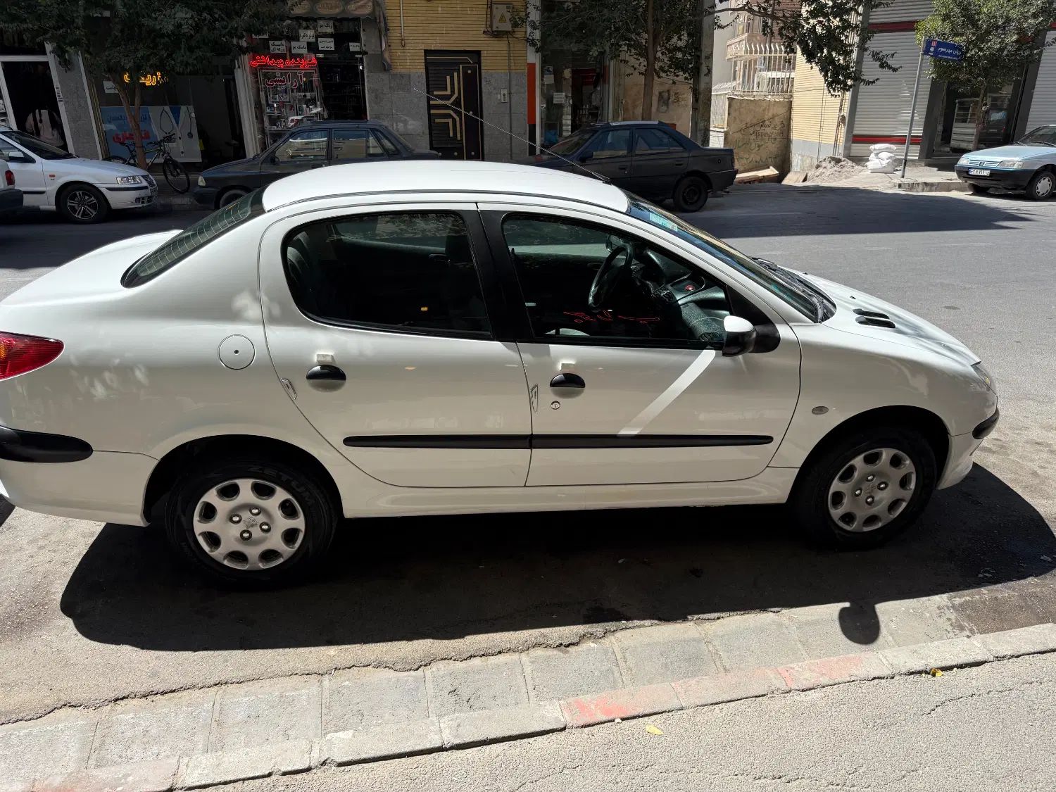 پژو ۲۰۶ صندوق دار v8 - 1390