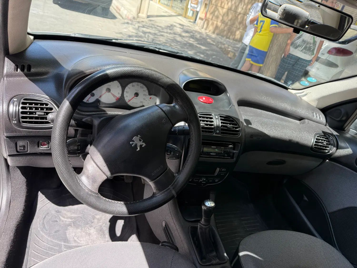 پژو ۲۰۶ صندوق دار v8 - 1390