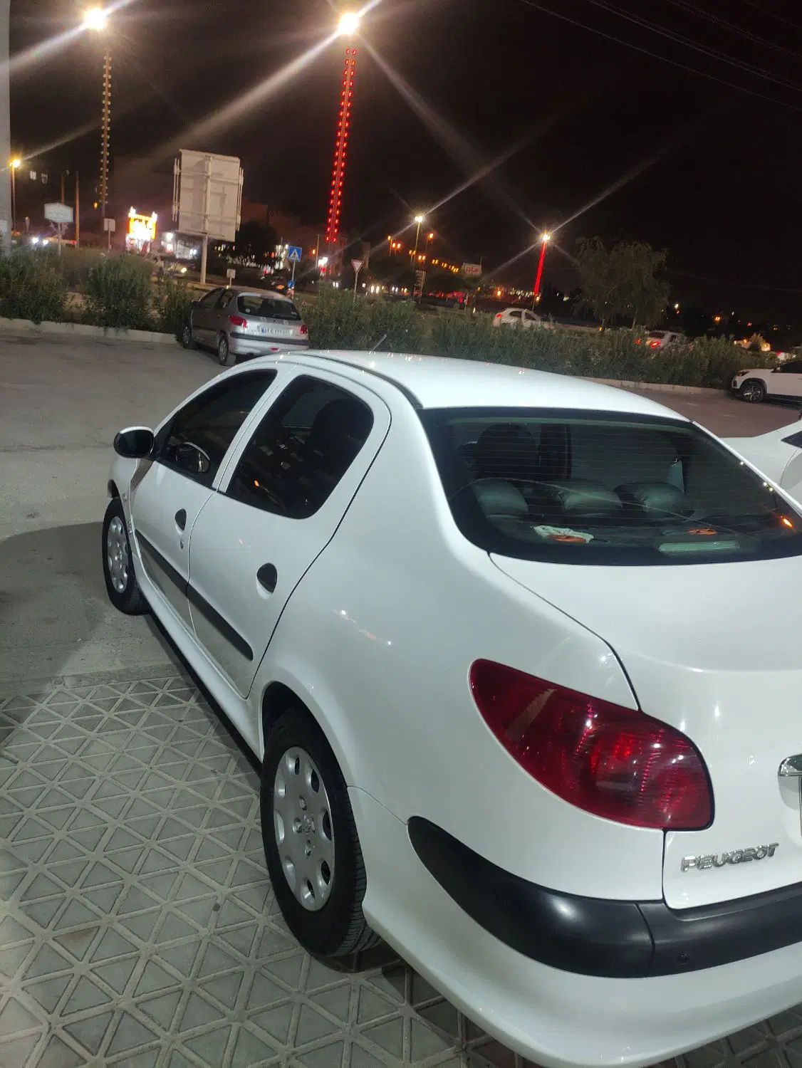 پژو ۲۰۶ صندوق دار v8 - 1399