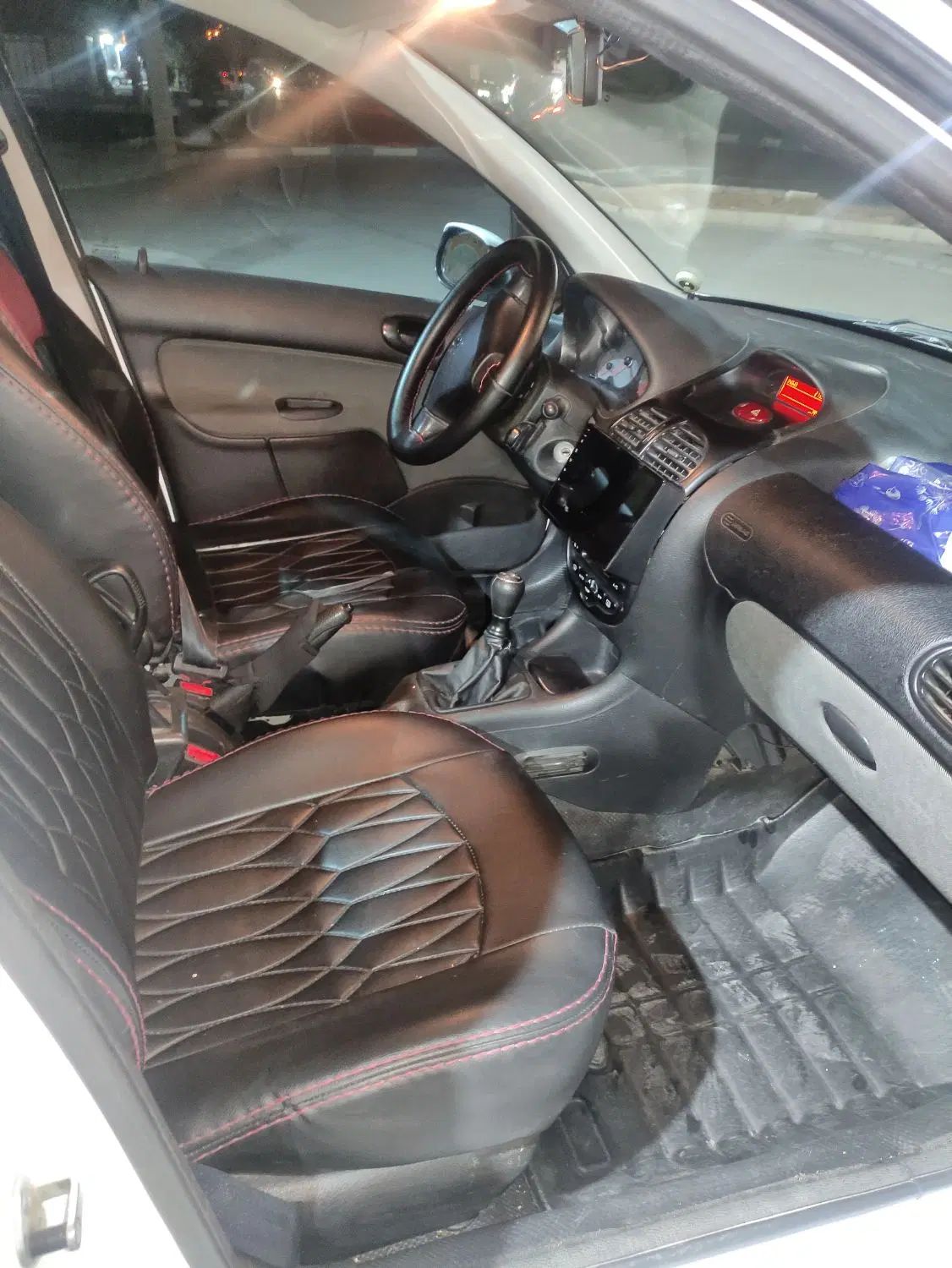 پژو ۲۰۶ صندوق دار v8 - 1399