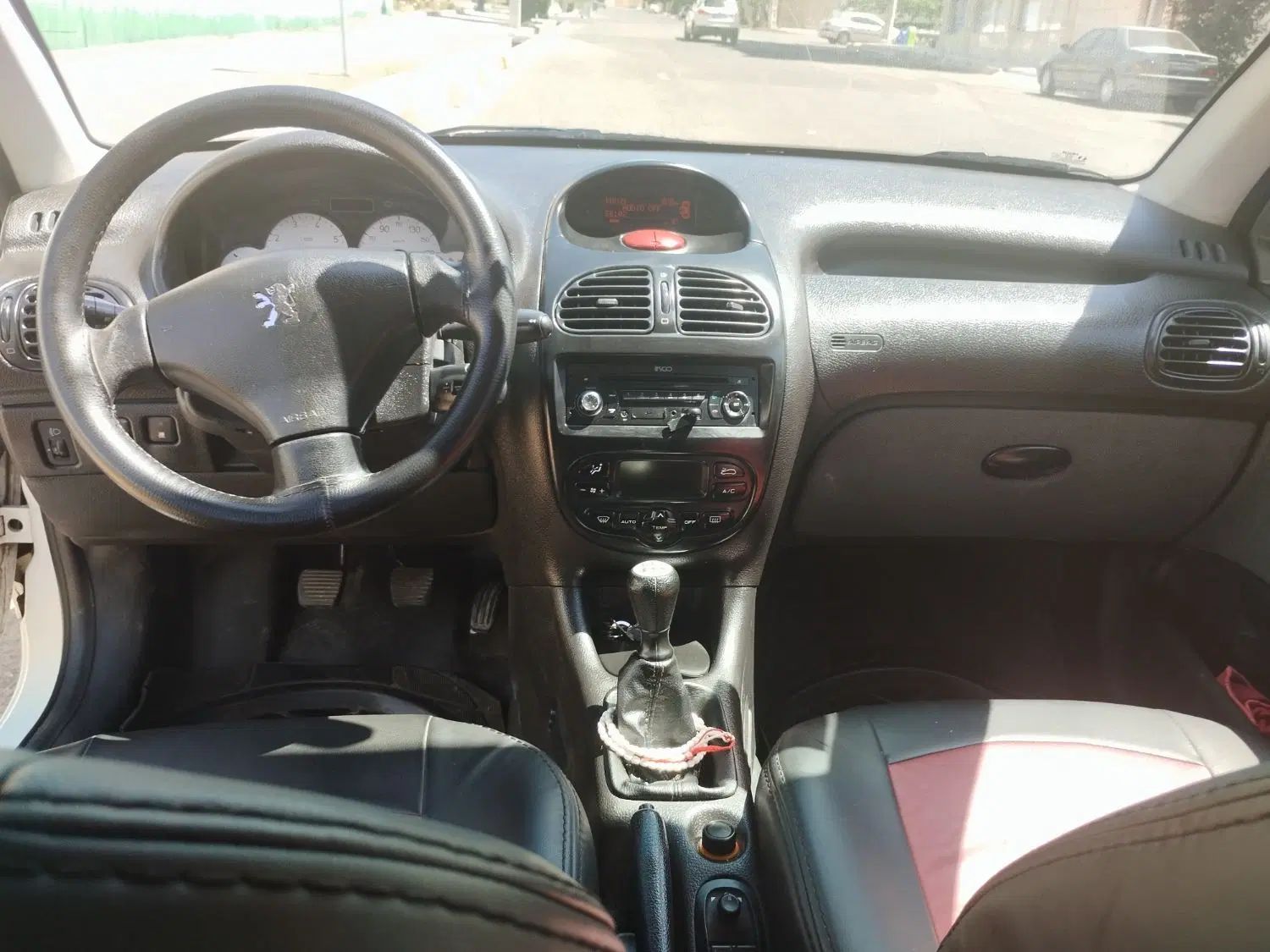 پژو ۲۰۶ صندوق دار v8 - 1394