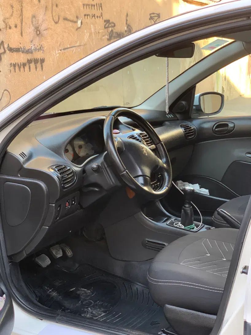 پژو ۲۰۶ صندوق دار v8 - 1393