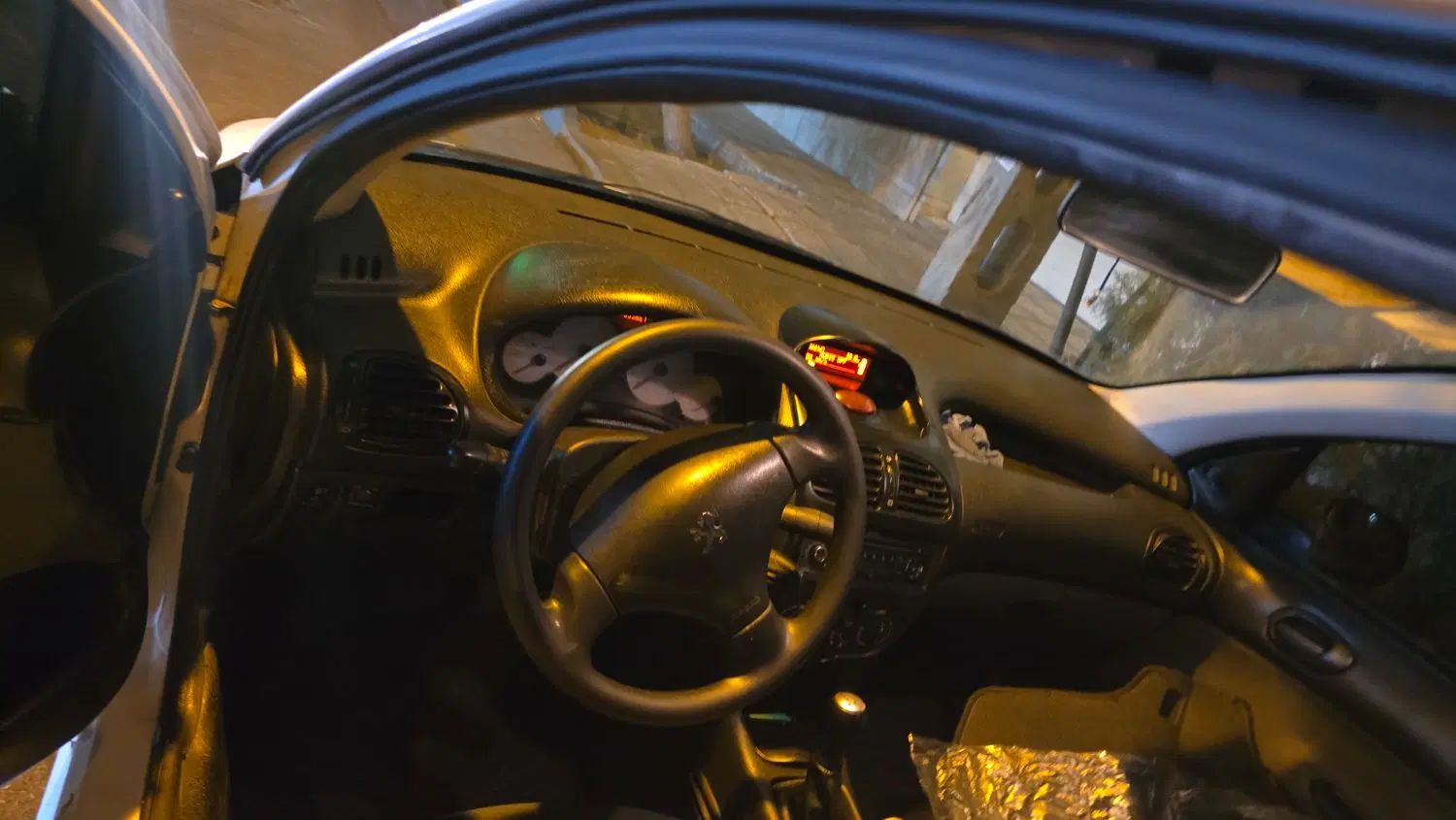 پژو ۲۰۶ صندوق دار v8 - 1394