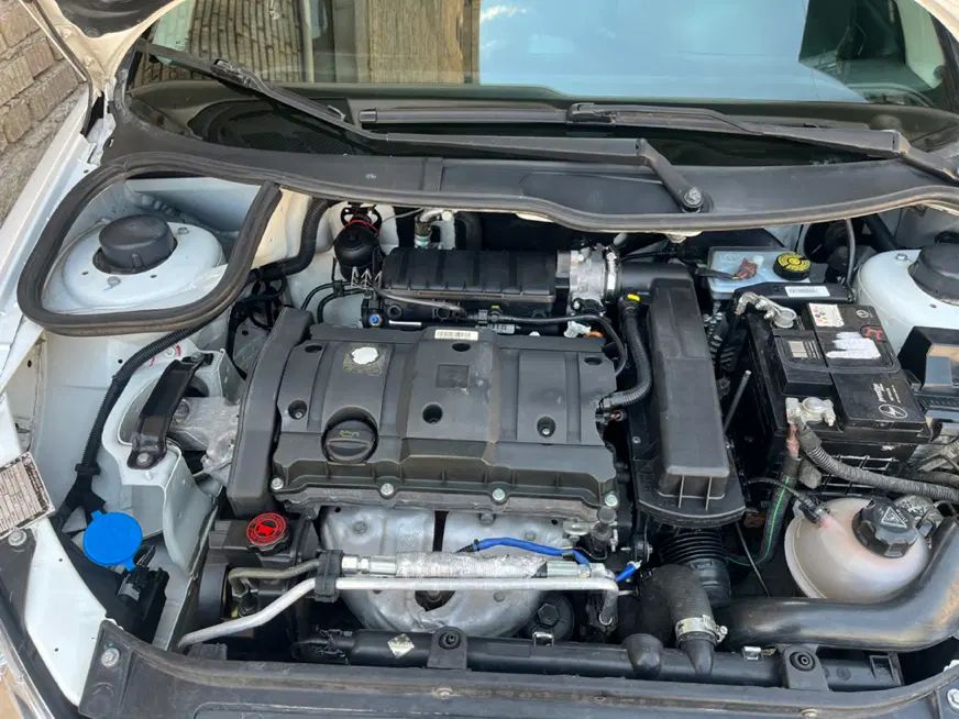 پژو ۲۰۶ صندوق دار v8 - 1394