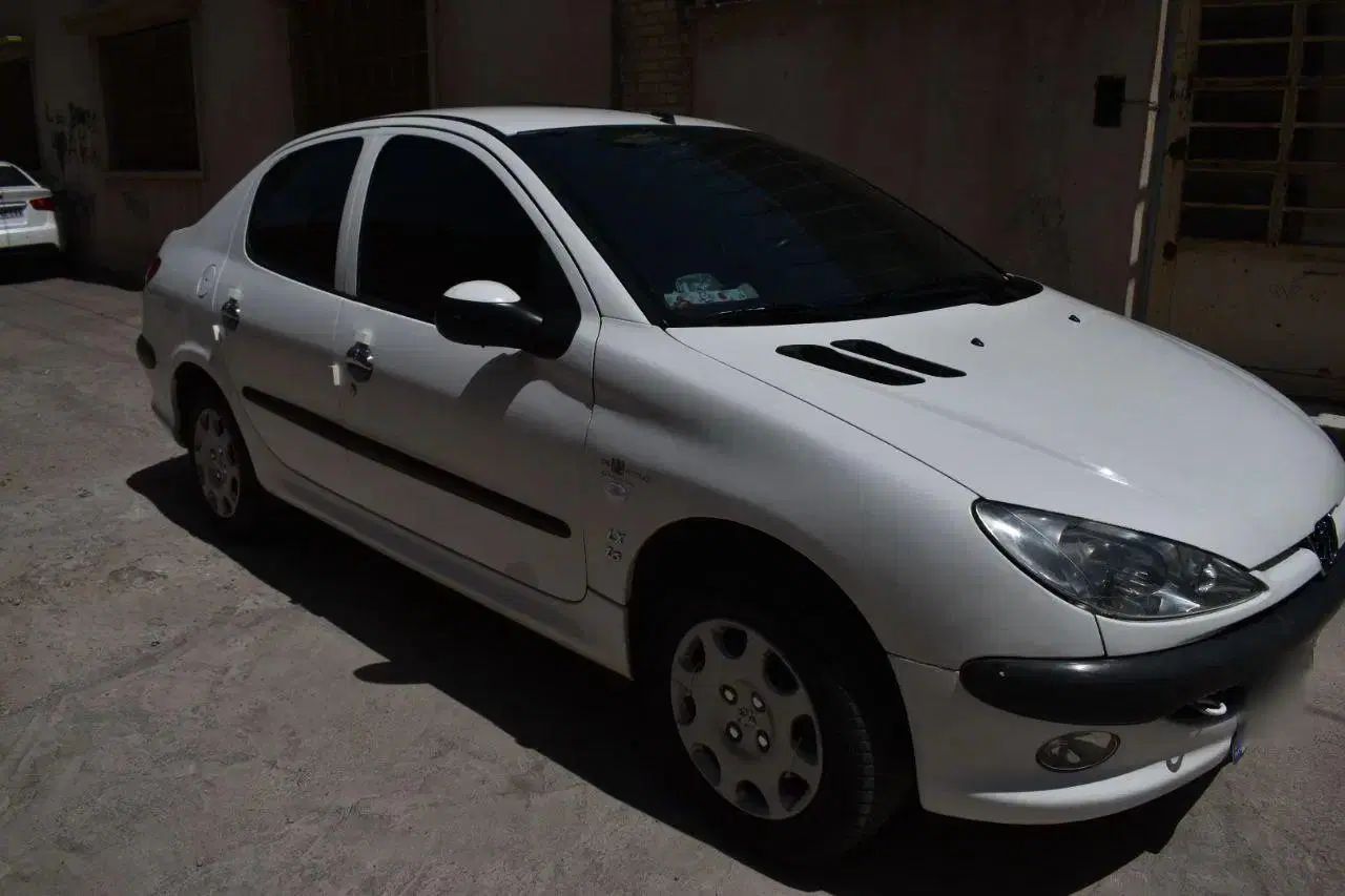 پژو ۲۰۶ صندوق دار v8 - 1390