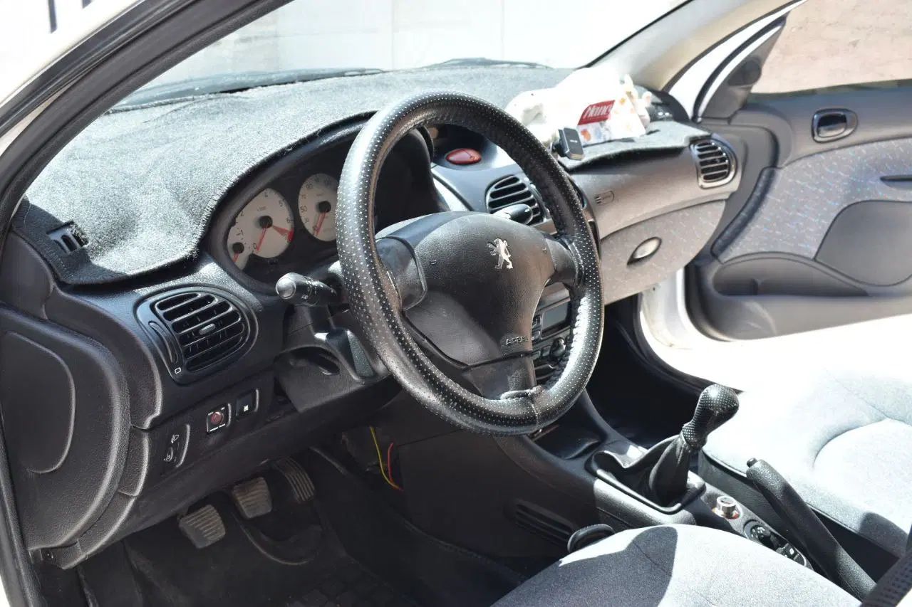 پژو ۲۰۶ صندوق دار v8 - 1390
