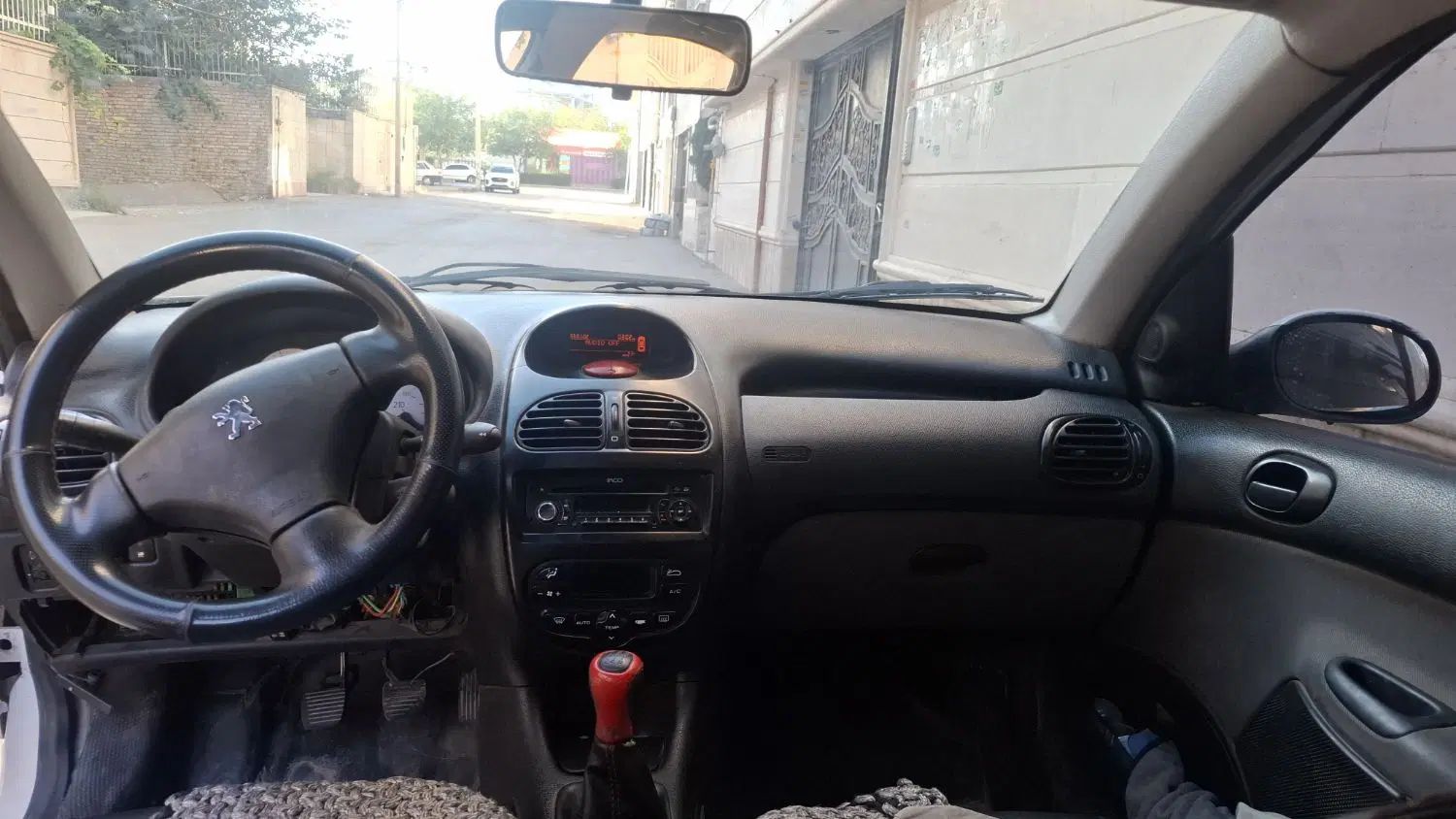 پژو ۲۰۶ صندوق دار v8 - 1397