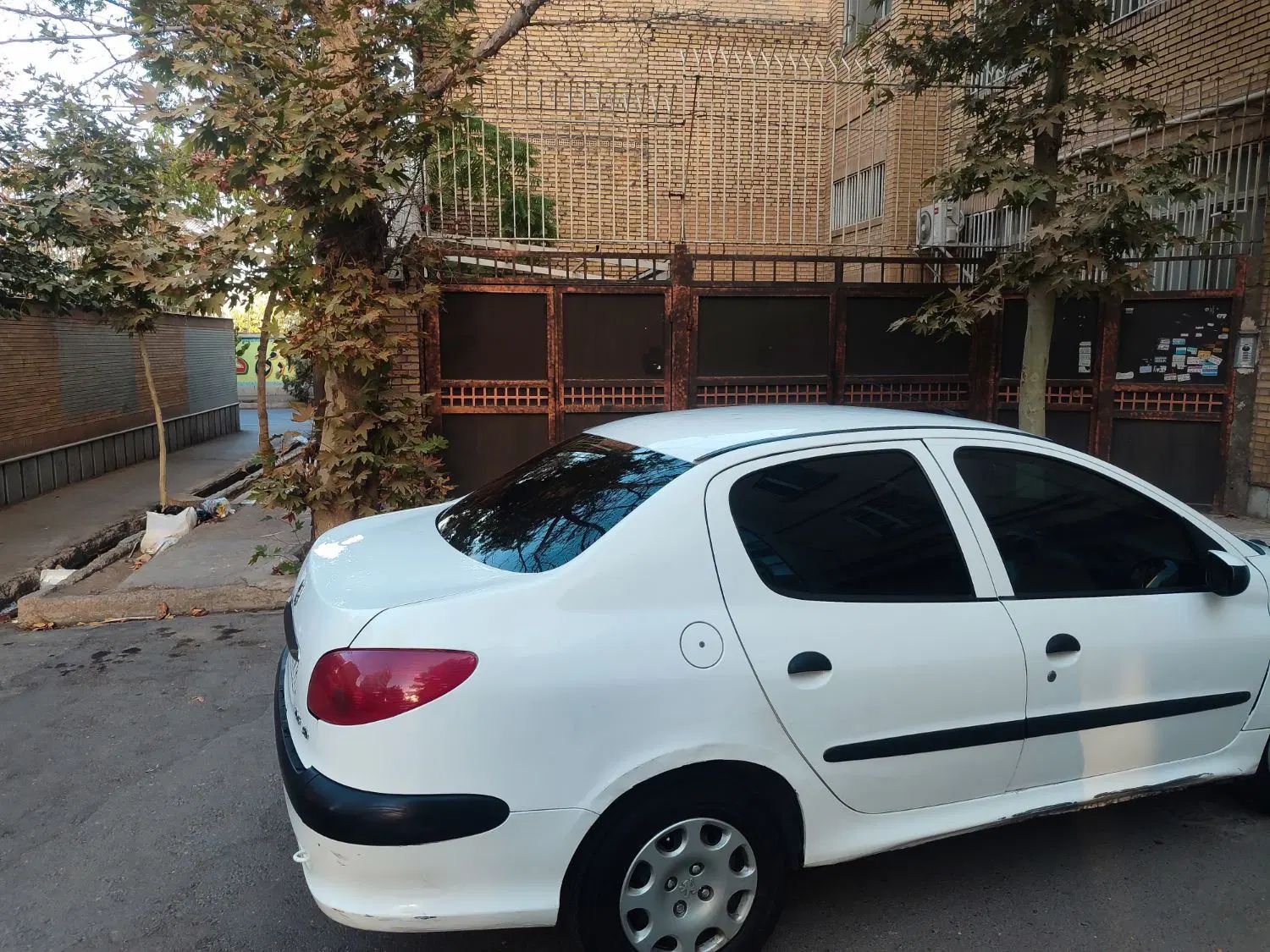 پژو ۲۰۶ صندوق دار v8 - 1390