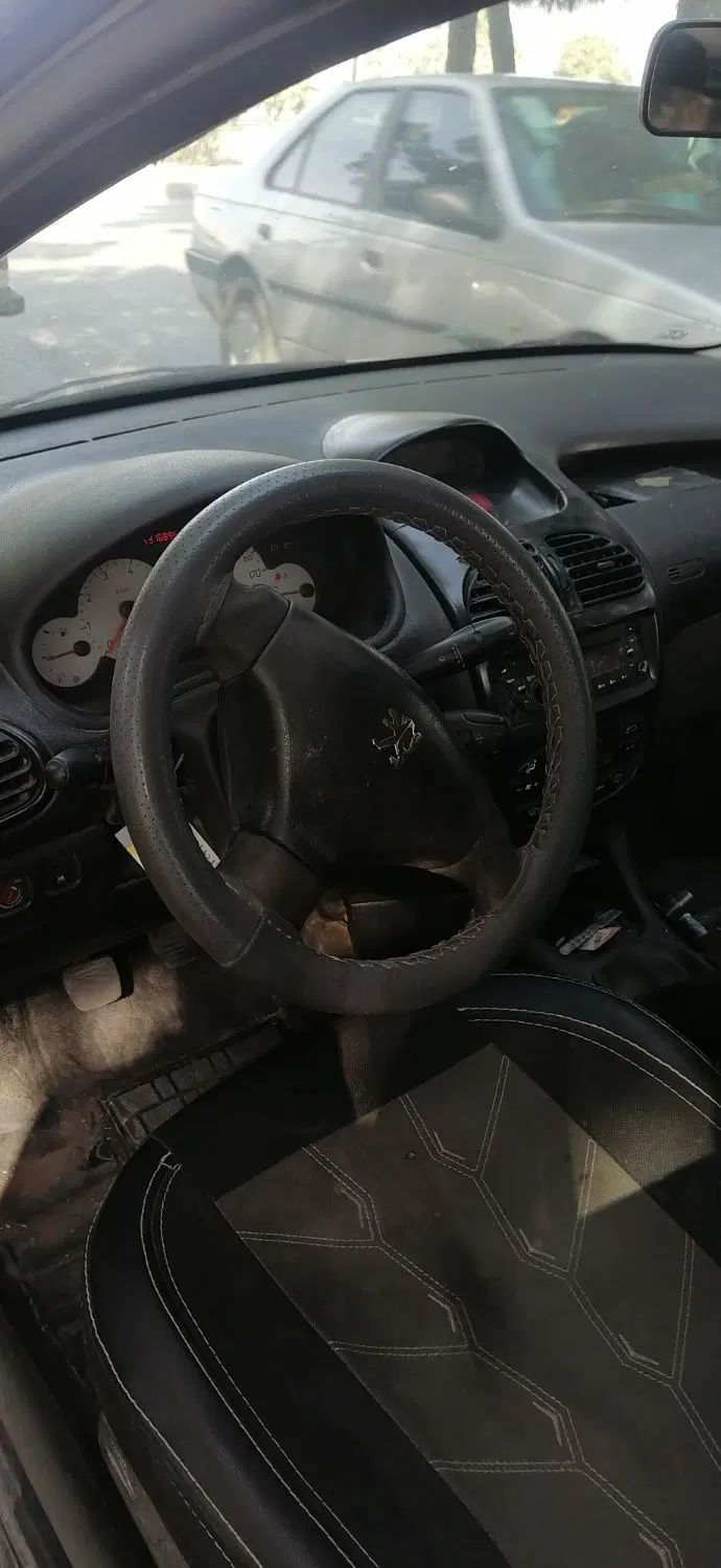 پژو ۲۰۶ صندوق دار v8 - 1391
