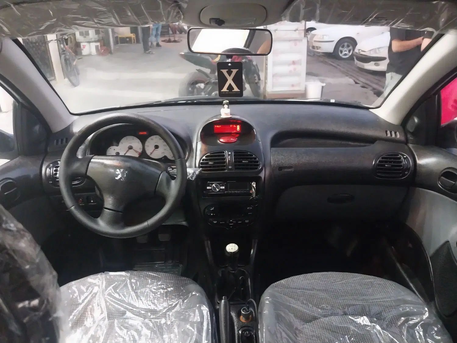 پژو ۲۰۶ صندوق دار v8 - 1397