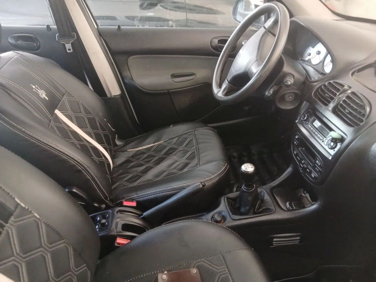 پژو ۲۰۶ صندوق دار v8 - 1397