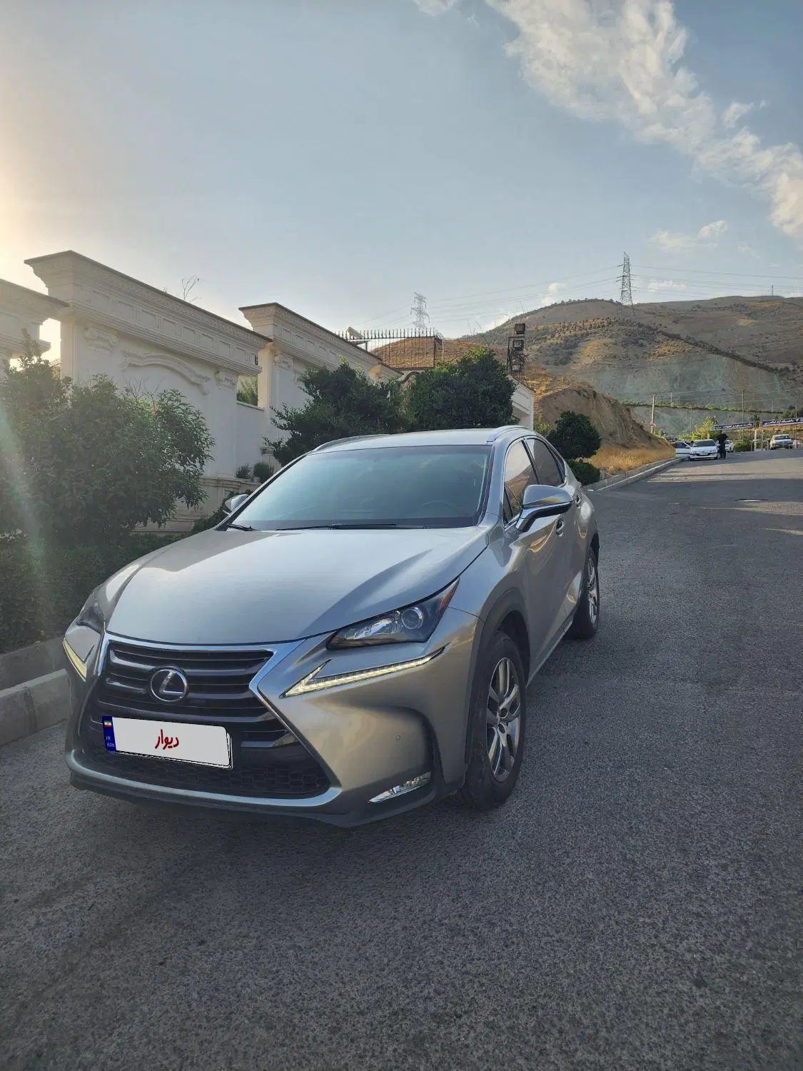 لکسوس NX هیبرید 300H - 2017