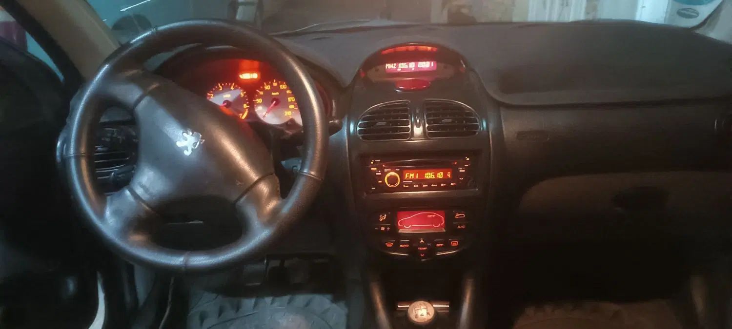 پژو ۲۰۶ صندوق دار v8 - 1391