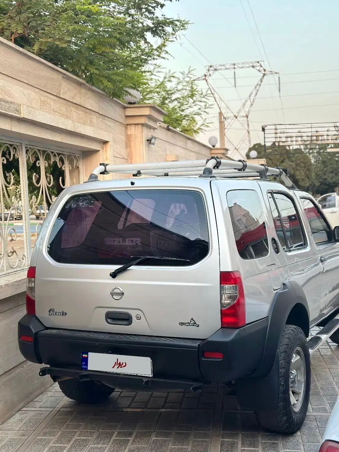 نیسان رونیز دنده‌ای - 1383