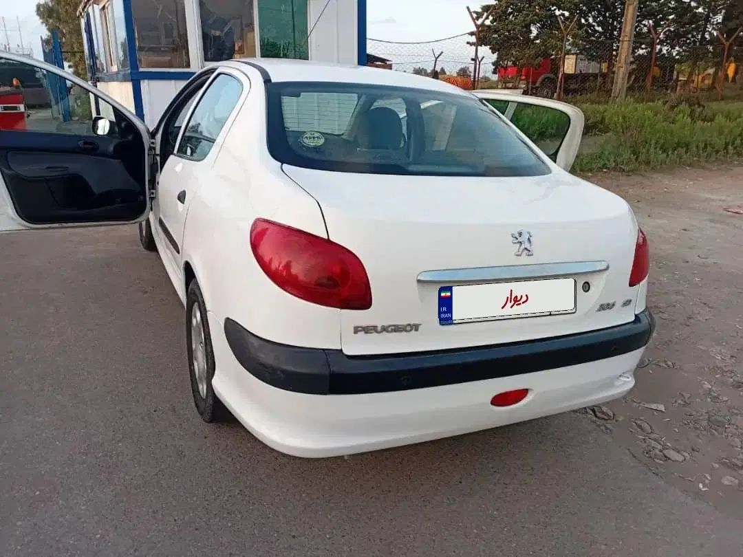 پژو ۲۰۶ صندوق دار v8 - 1397