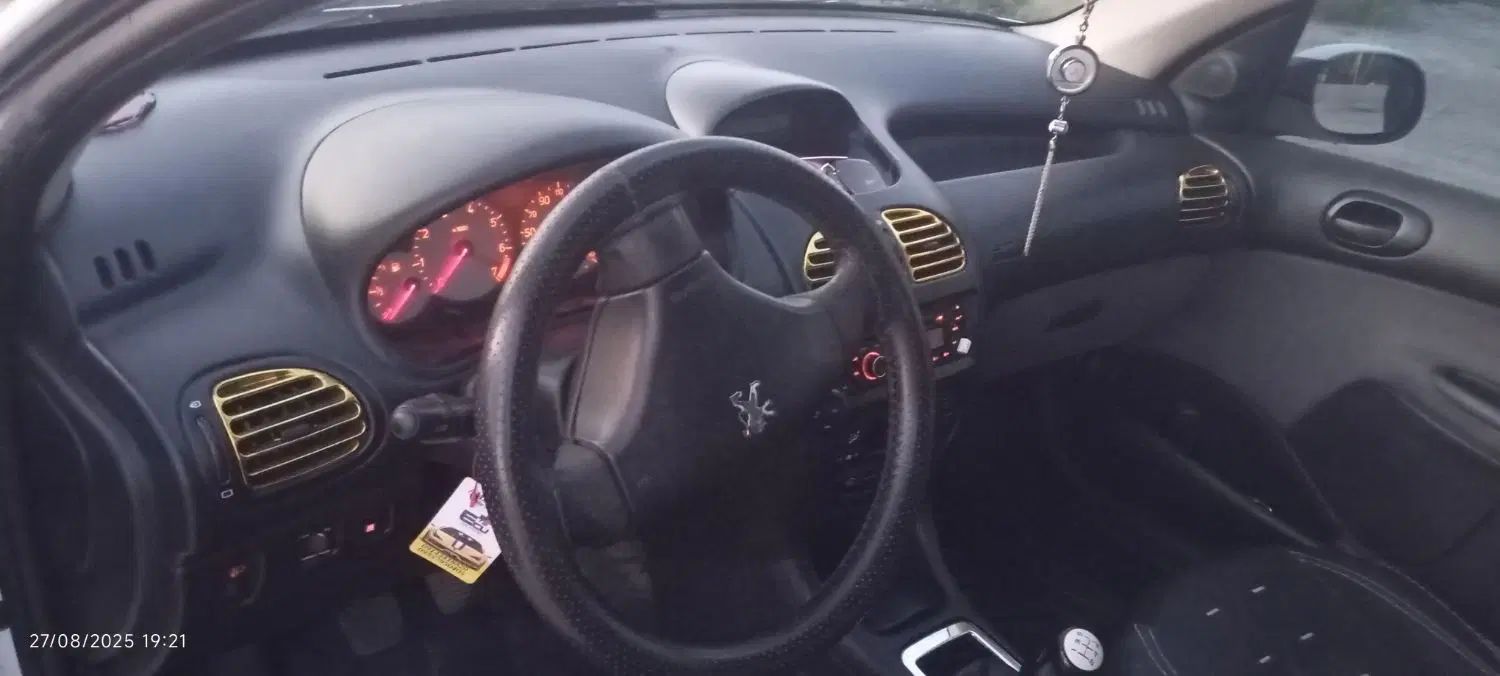پژو ۲۰۶ صندوق دار v8 - 1390