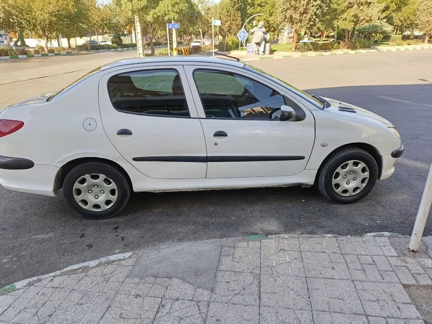 پژو ۲۰۶ صندوق دار v8 - 1393
