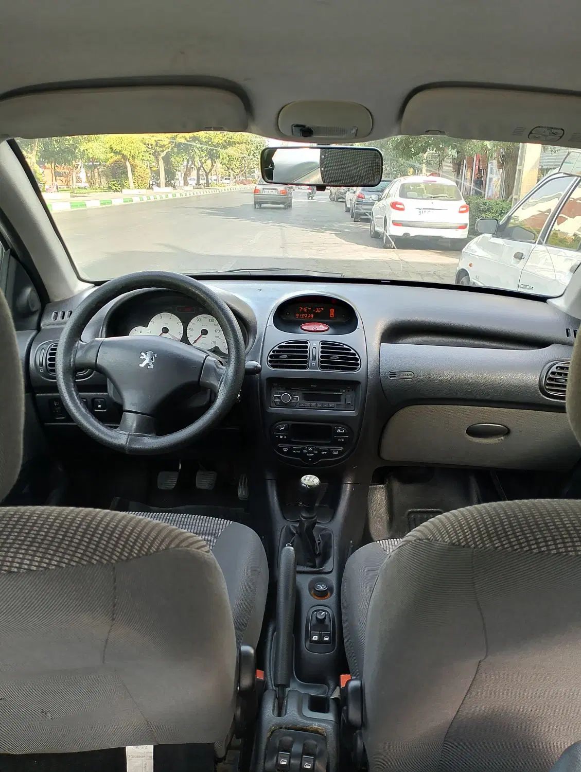پژو ۲۰۶ صندوق دار v8 - 1393