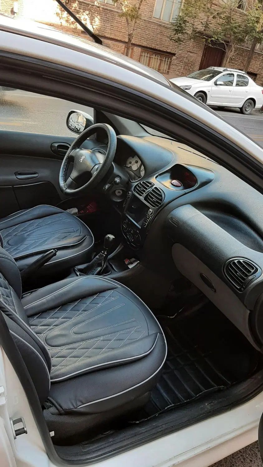 پژو ۲۰۶ صندوق دار v8 - 1393