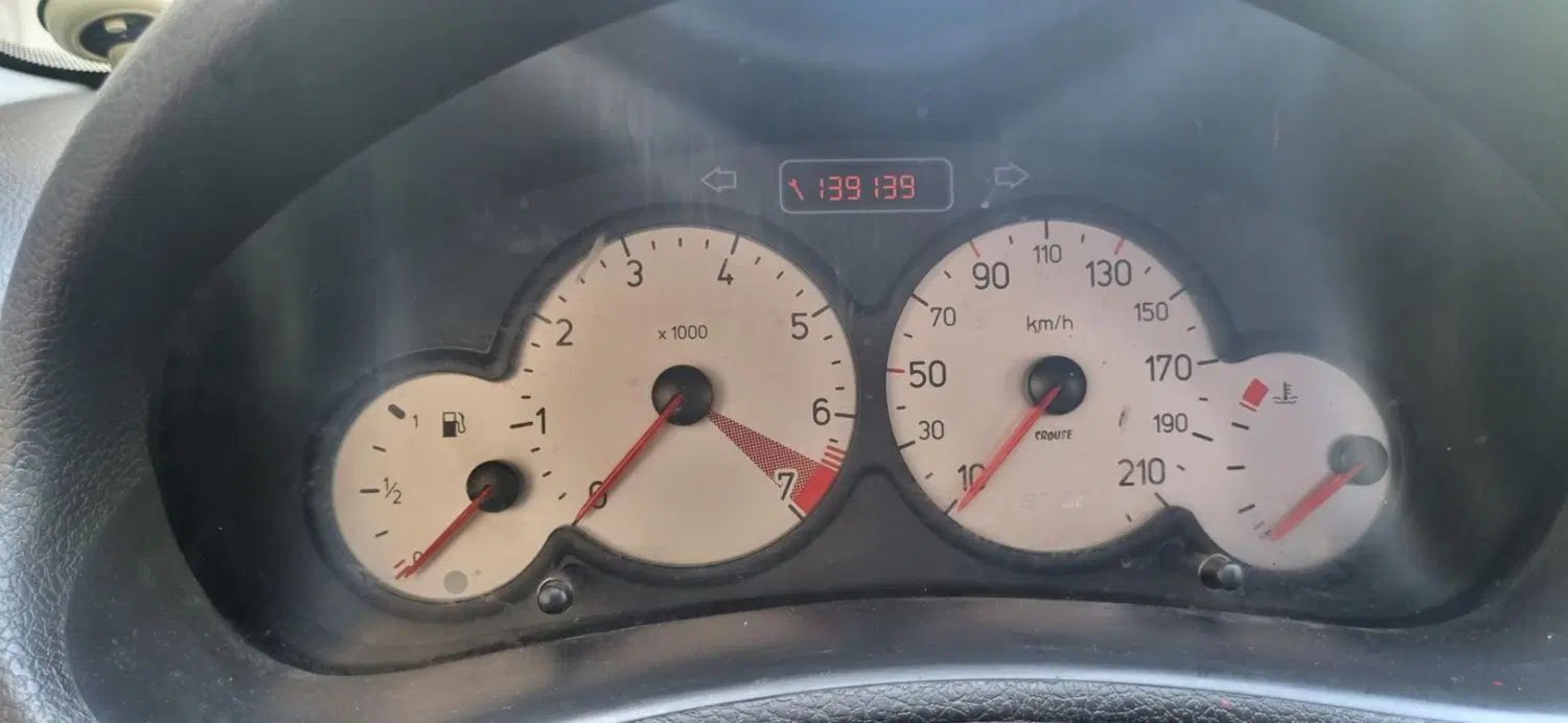 پژو ۲۰۶ صندوق دار v8 - 1396