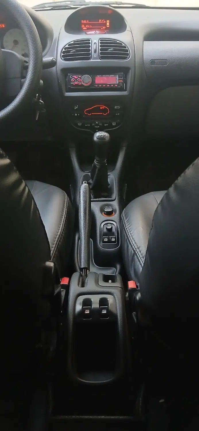 پژو ۲۰۶ صندوق دار v8 - 1396