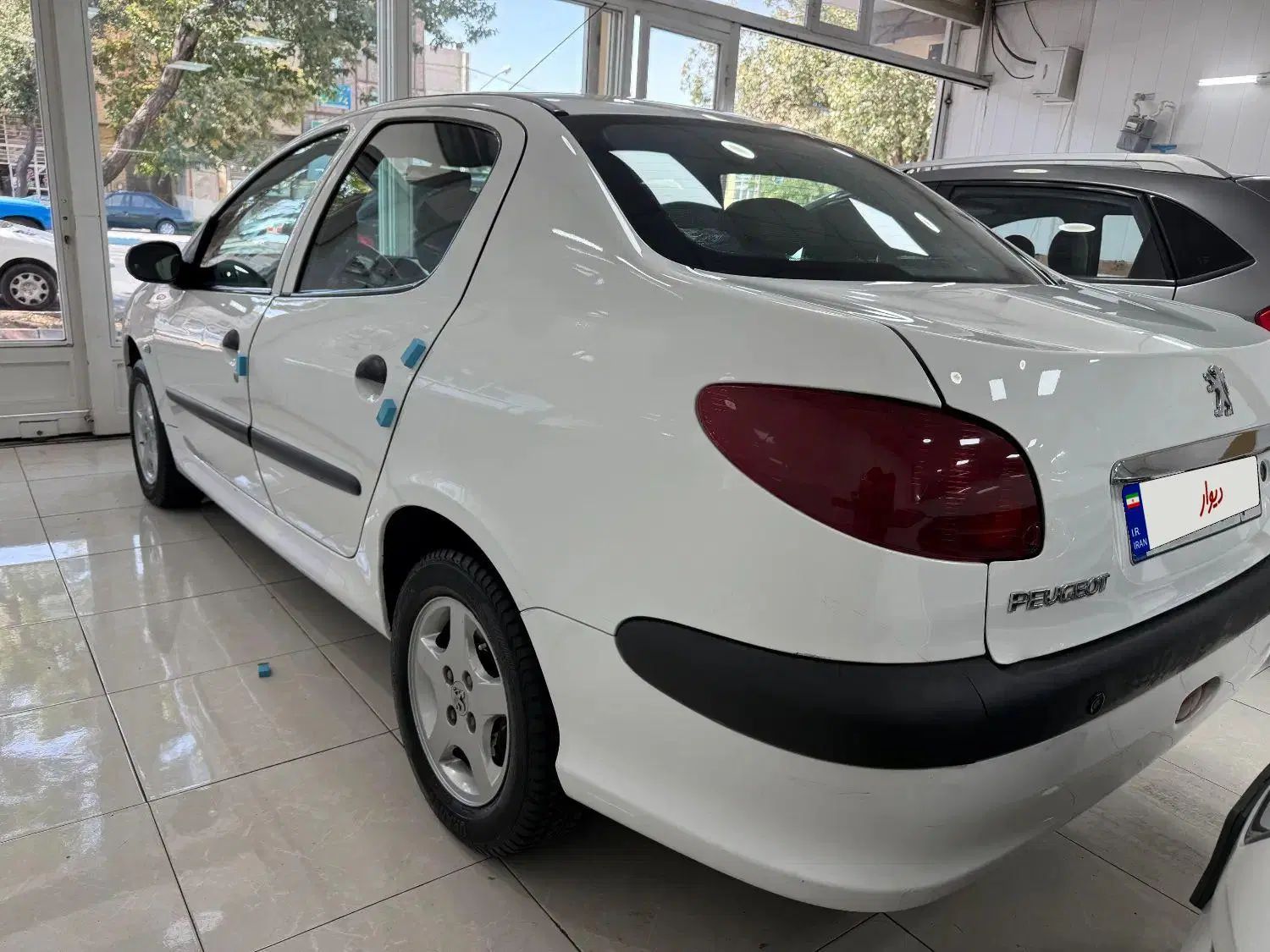 پژو ۲۰۶ صندوق دار v8 - 1397