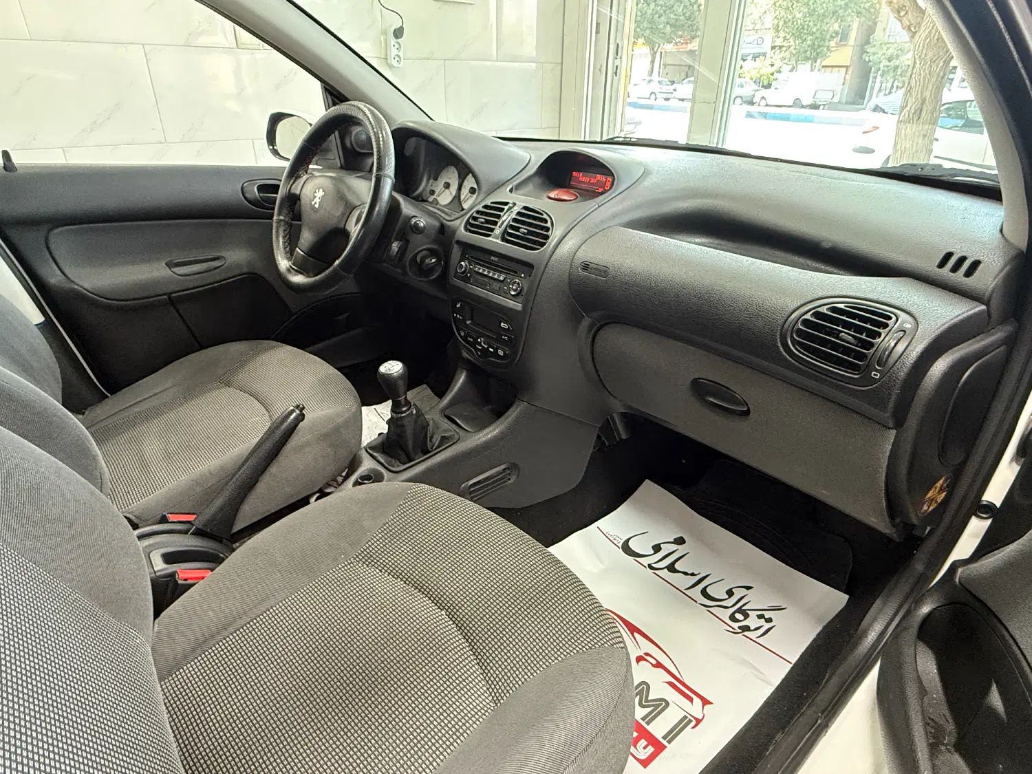 پژو ۲۰۶ صندوق دار v8 - 1397