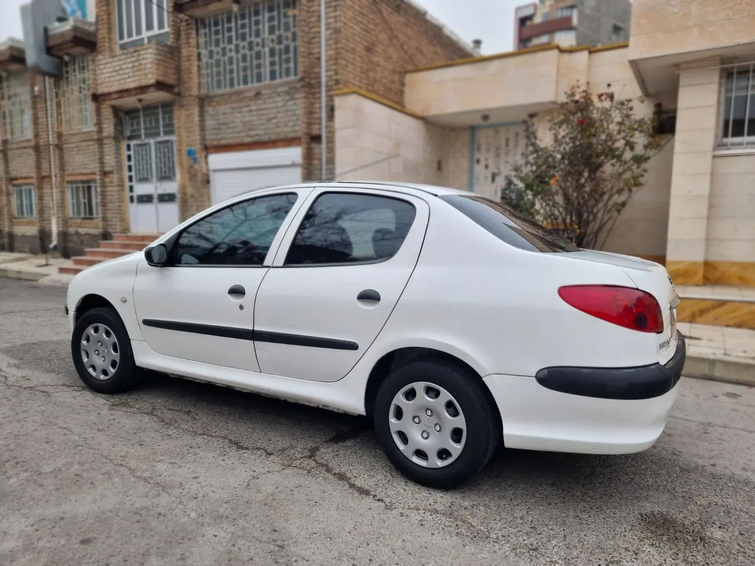 پژو ۲۰۶ صندوق دار v8 - 1389