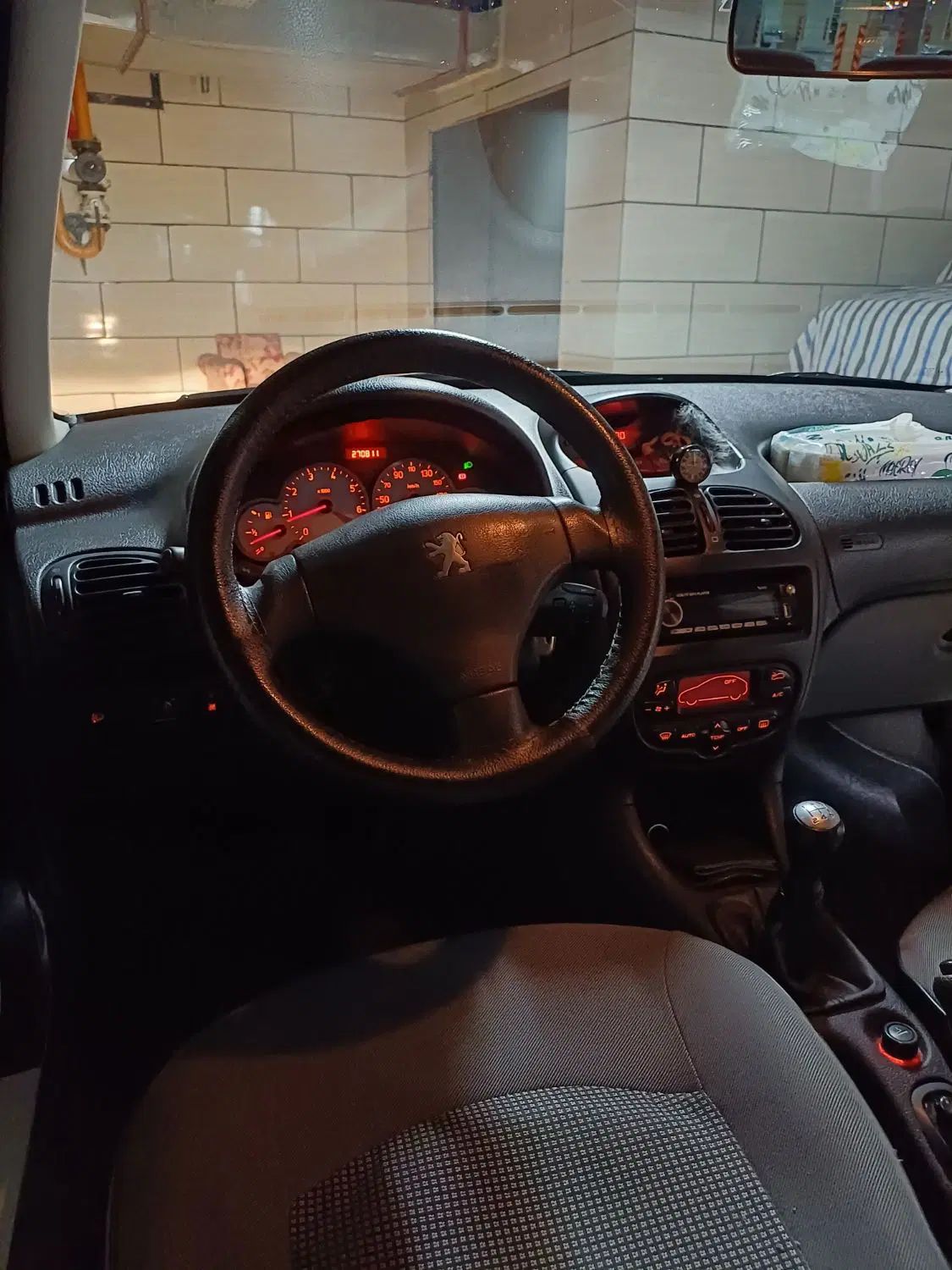 پژو ۲۰۶ صندوق دار v8 - 1390