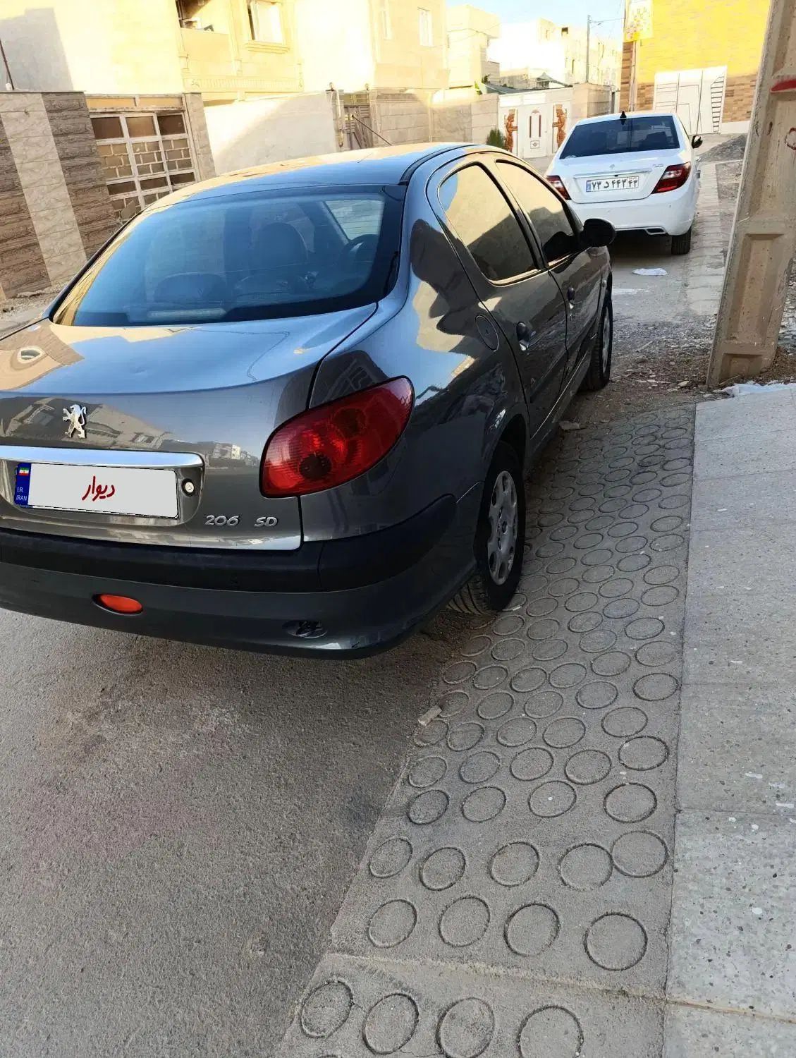 پژو ۲۰۶ صندوق دار v8 - 1395