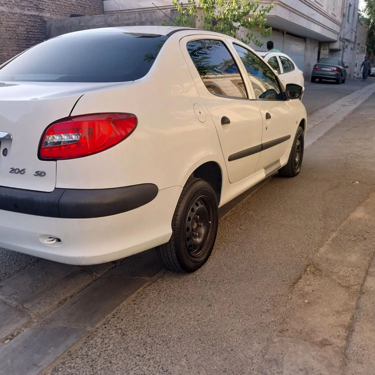 پژو ۲۰۶ صندوق دار v8 - 1396