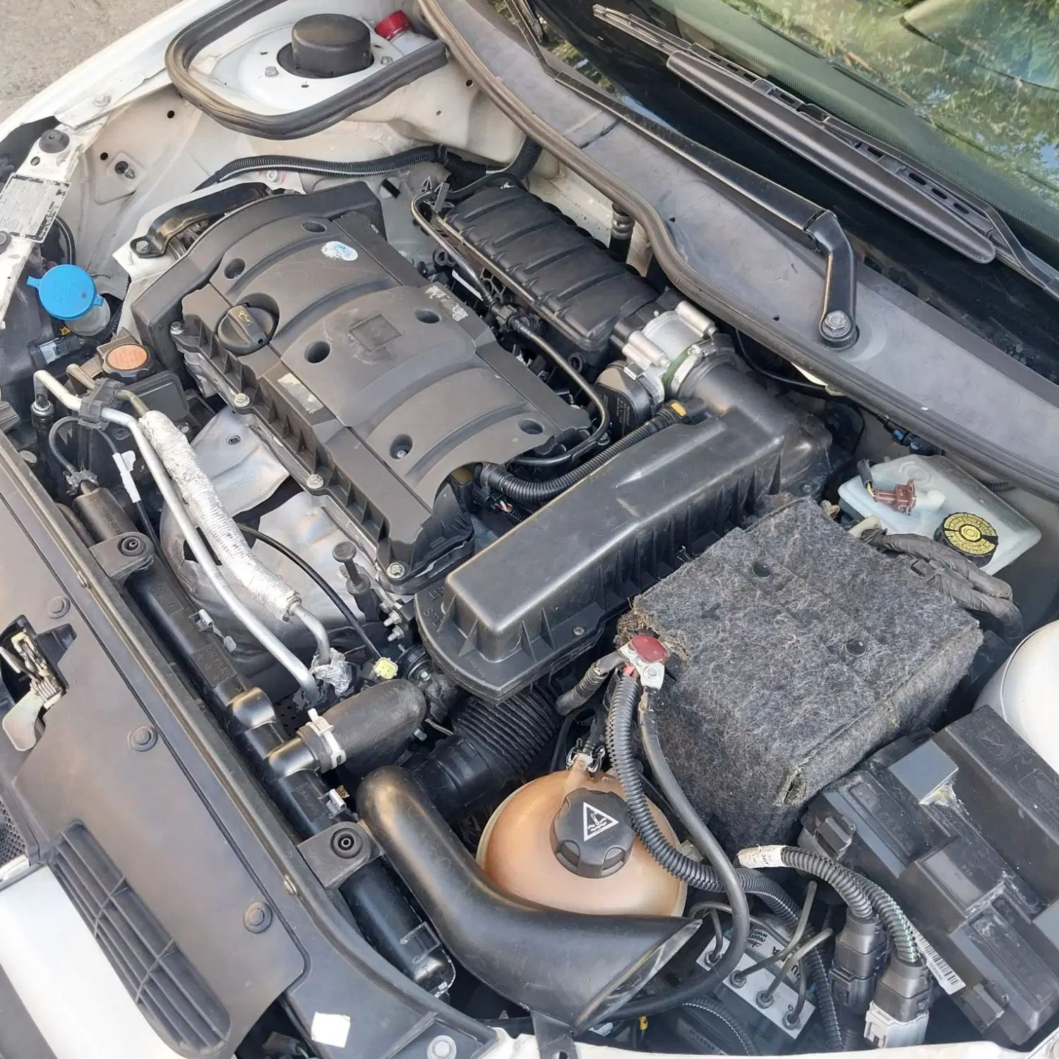 پژو ۲۰۶ صندوق دار v8 - 1396