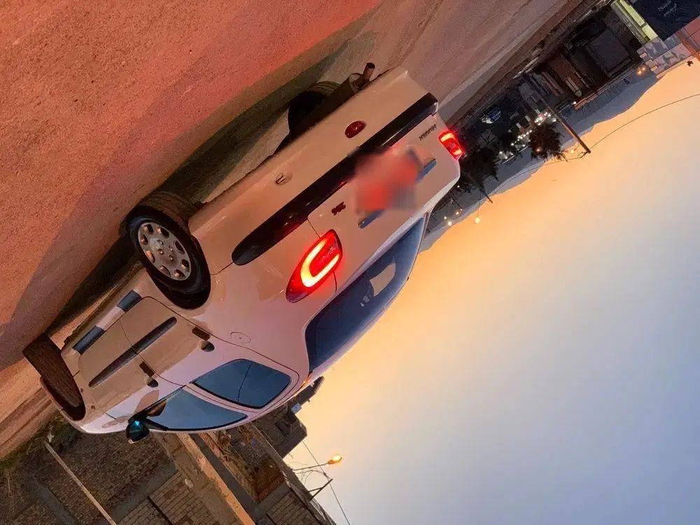 پژو ۲۰۶ صندوق دار v8 - 1390