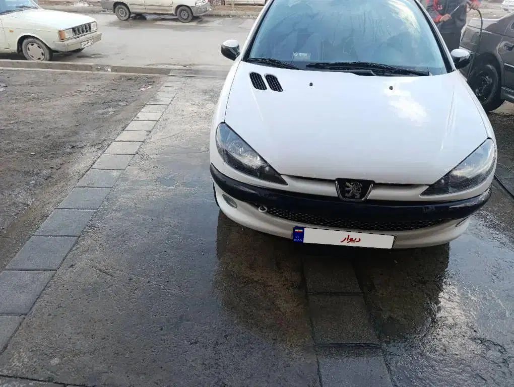 پژو ۲۰۶ صندوق دار v8 - 1394