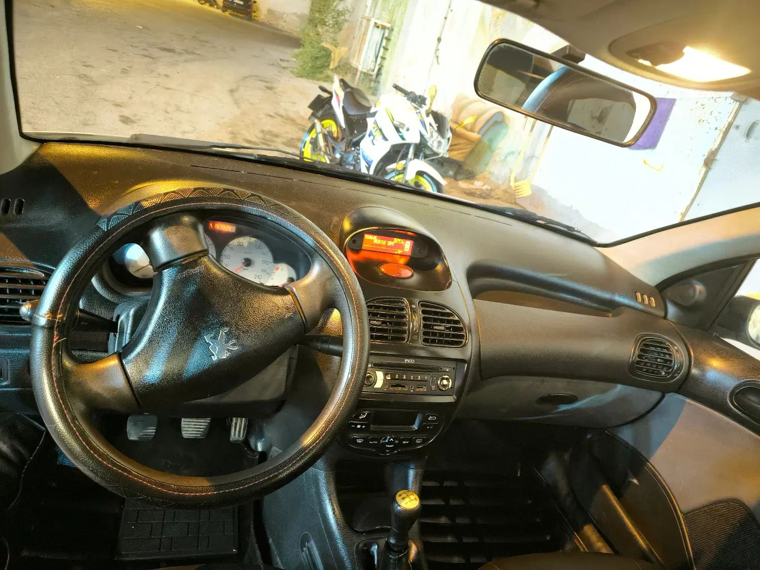 پژو ۲۰۶ صندوق دار v8 - 1394