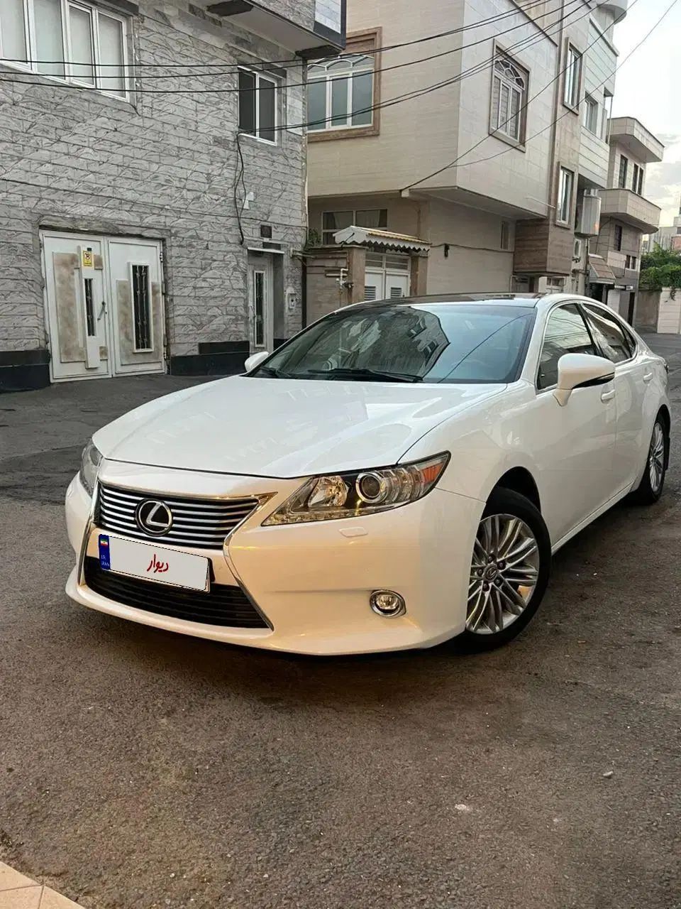 خودرو لکسوس، ES آگهی ann_20306227