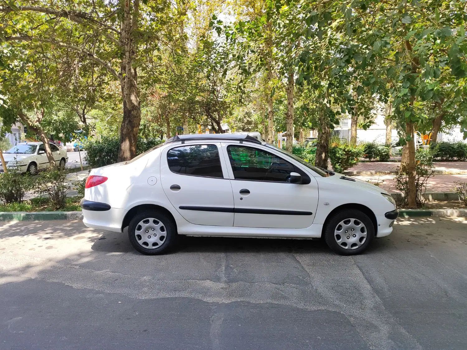 پژو ۲۰۶ صندوق دار v8 - 1397