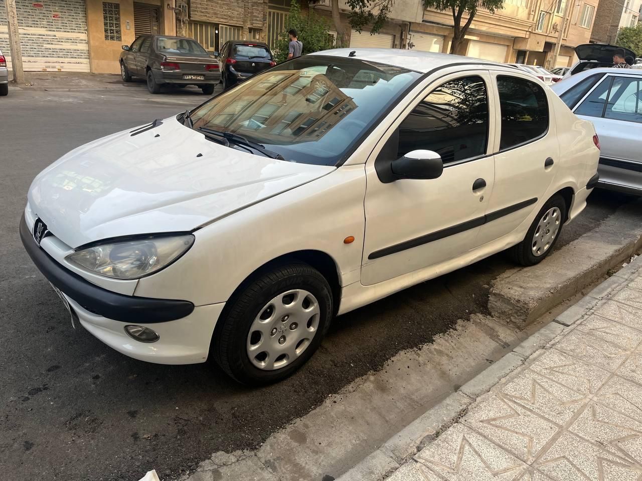 پژو ۲۰۶ صندوق دار v8 - 1392