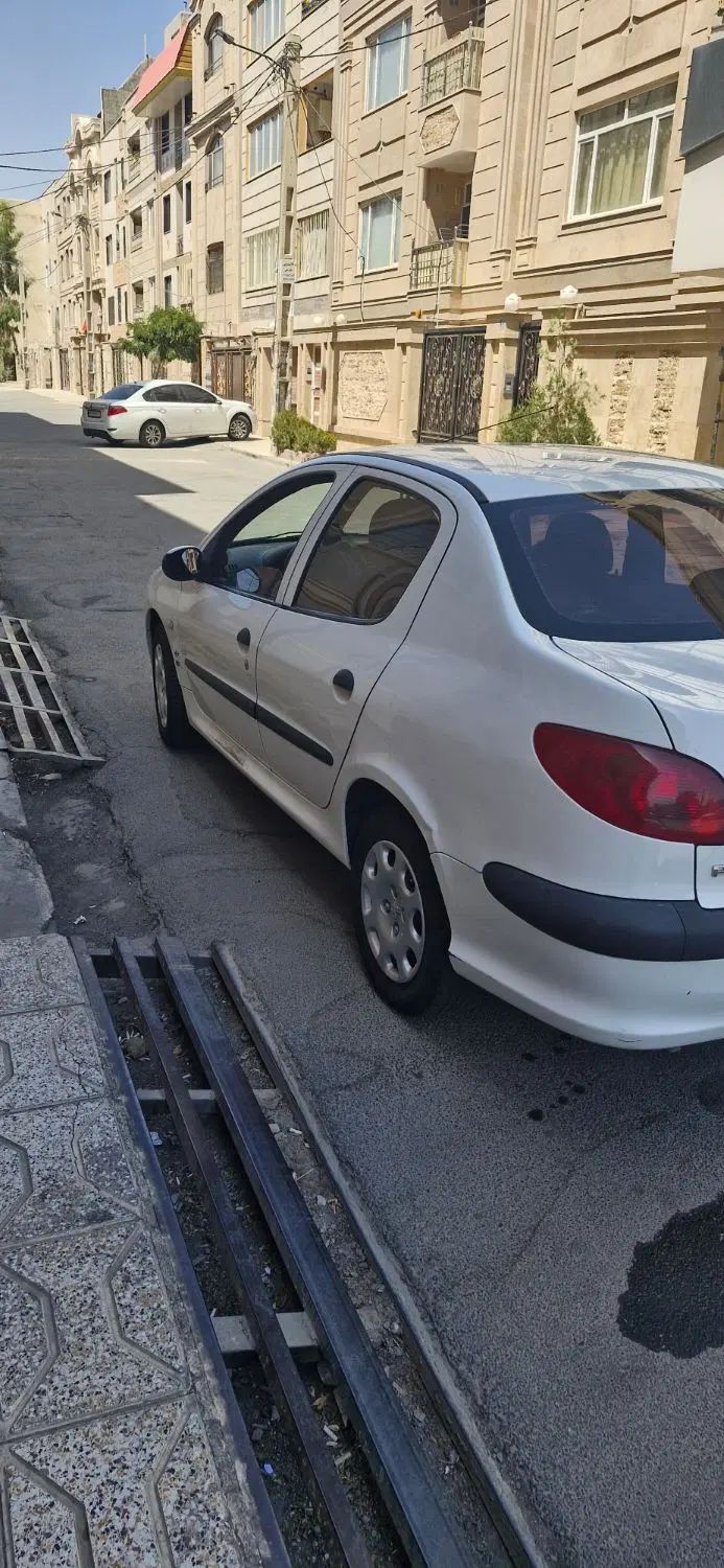 پژو ۲۰۶ صندوق دار v8 - 1400