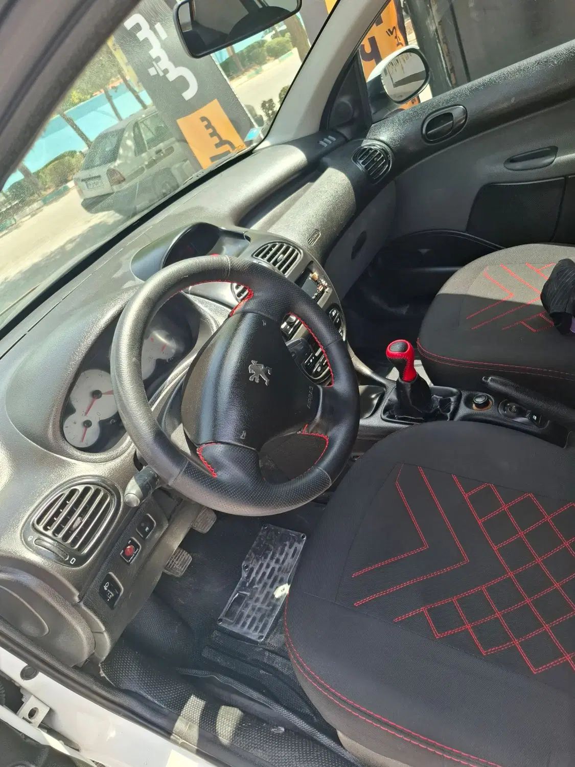 پژو ۲۰۶ صندوق دار v8 - 1393