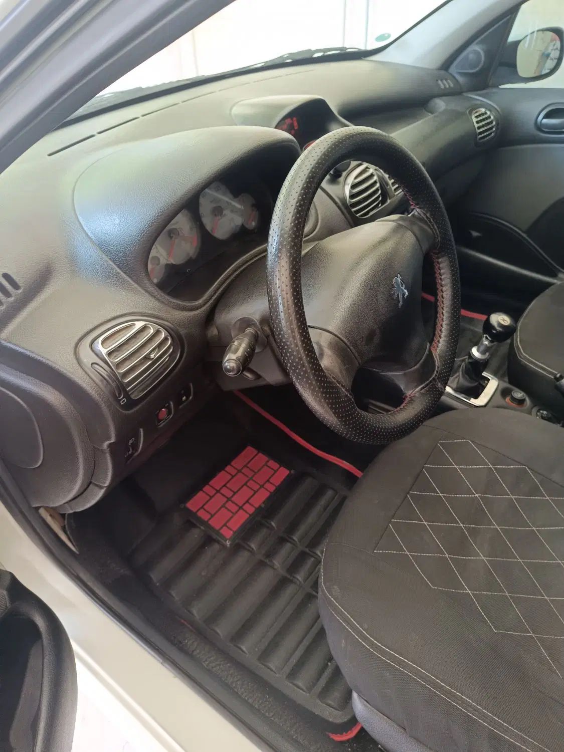 پژو ۲۰۶ صندوق دار v8 - 1396