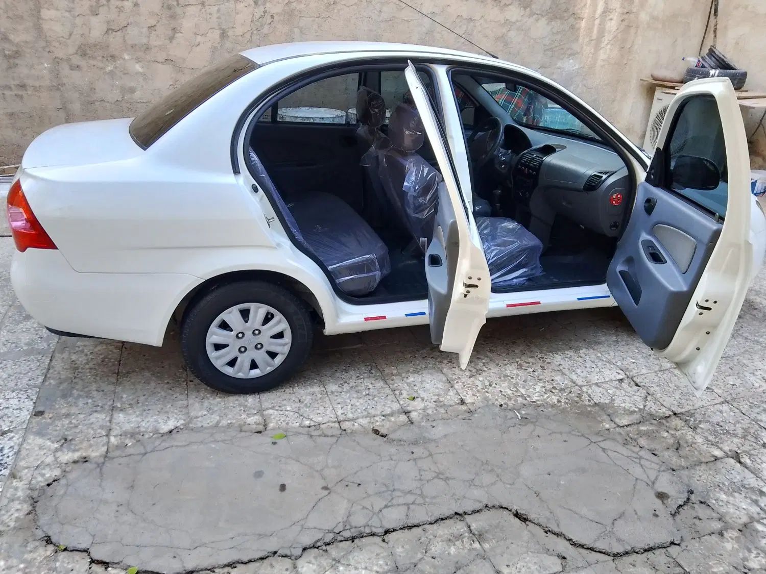 تیبا صندوق دار SX - 1401