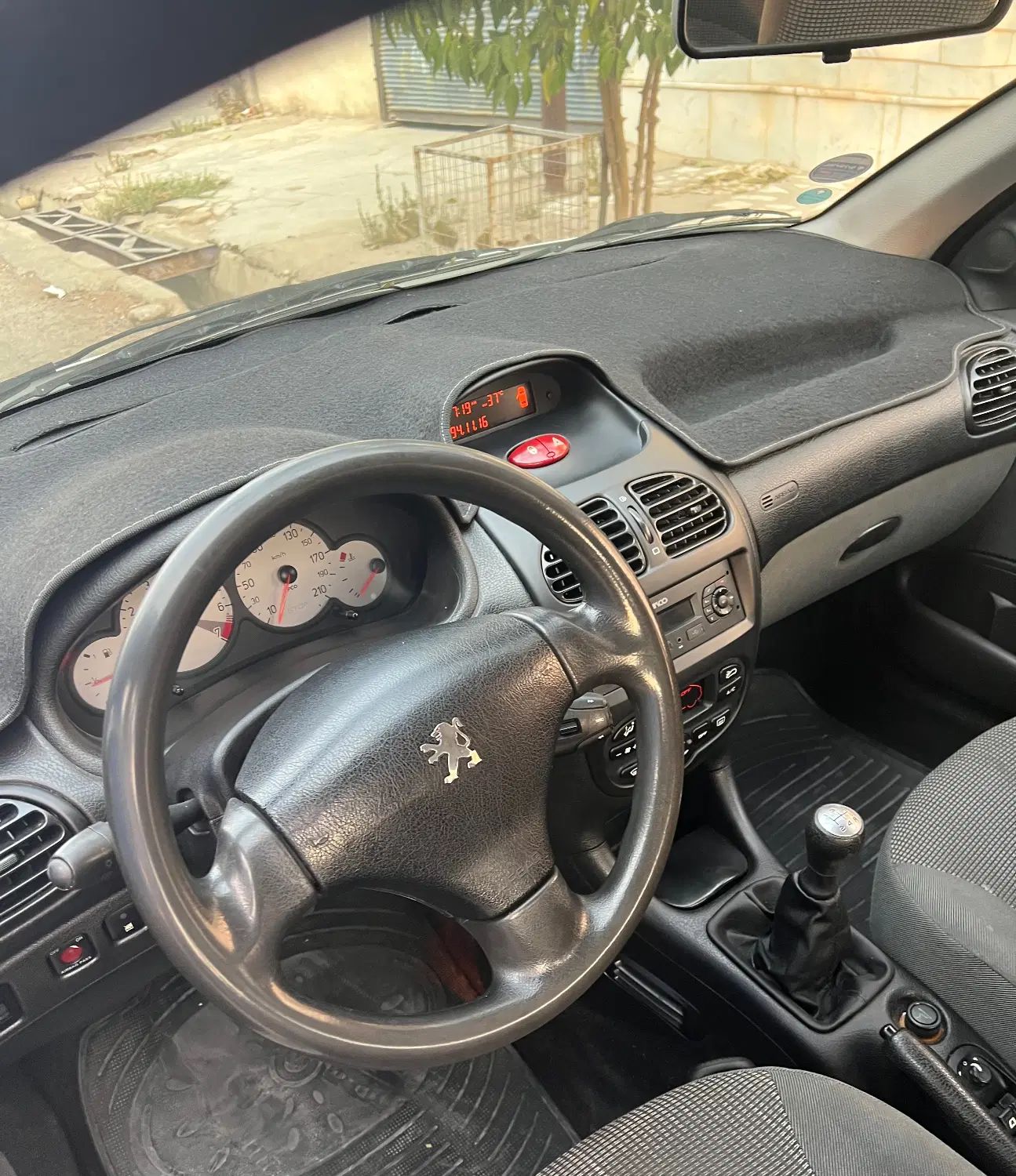 پژو ۲۰۶ صندوق دار v8 - 1399