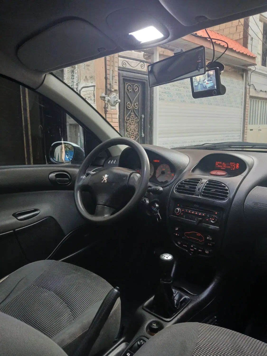 پژو ۲۰۶ صندوق دار v8 - 1396