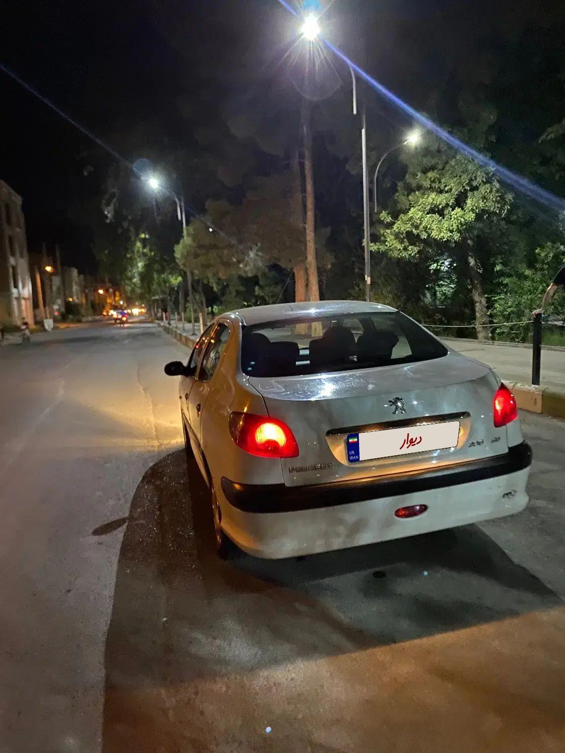 پژو ۲۰۶ صندوق دار v8 - 1396