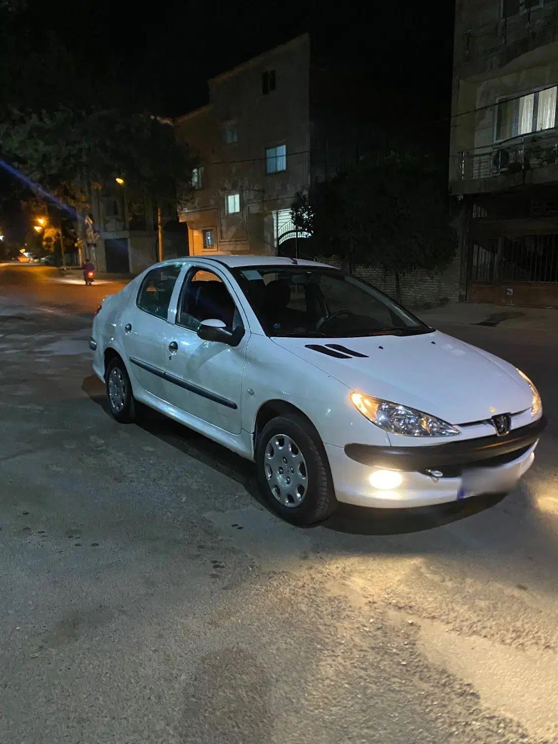 پژو ۲۰۶ صندوق دار v8 - 1396