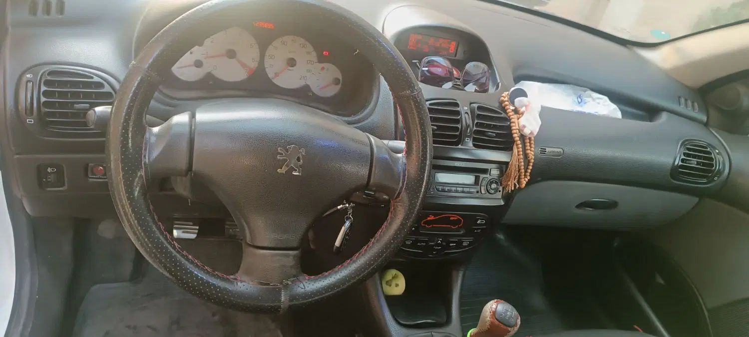 پژو ۲۰۶ صندوق دار v8 - 1396