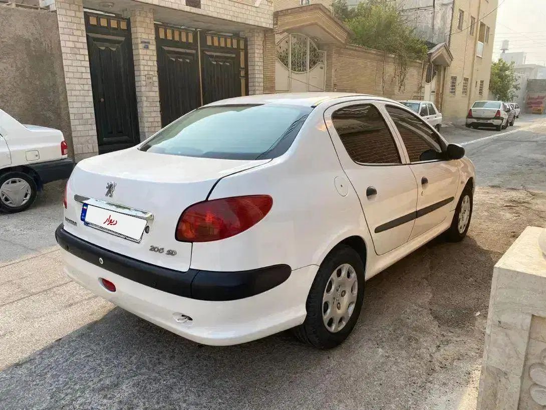 پژو ۲۰۶ صندوق دار v8 - 1396