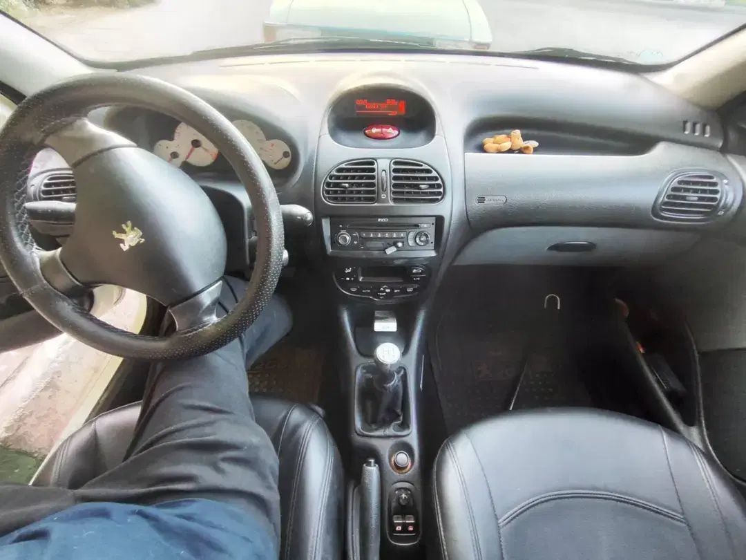 پژو ۲۰۶ صندوق دار v8 - 1397