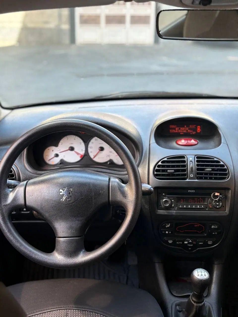 پژو ۲۰۶ صندوق دار v8 - 1397